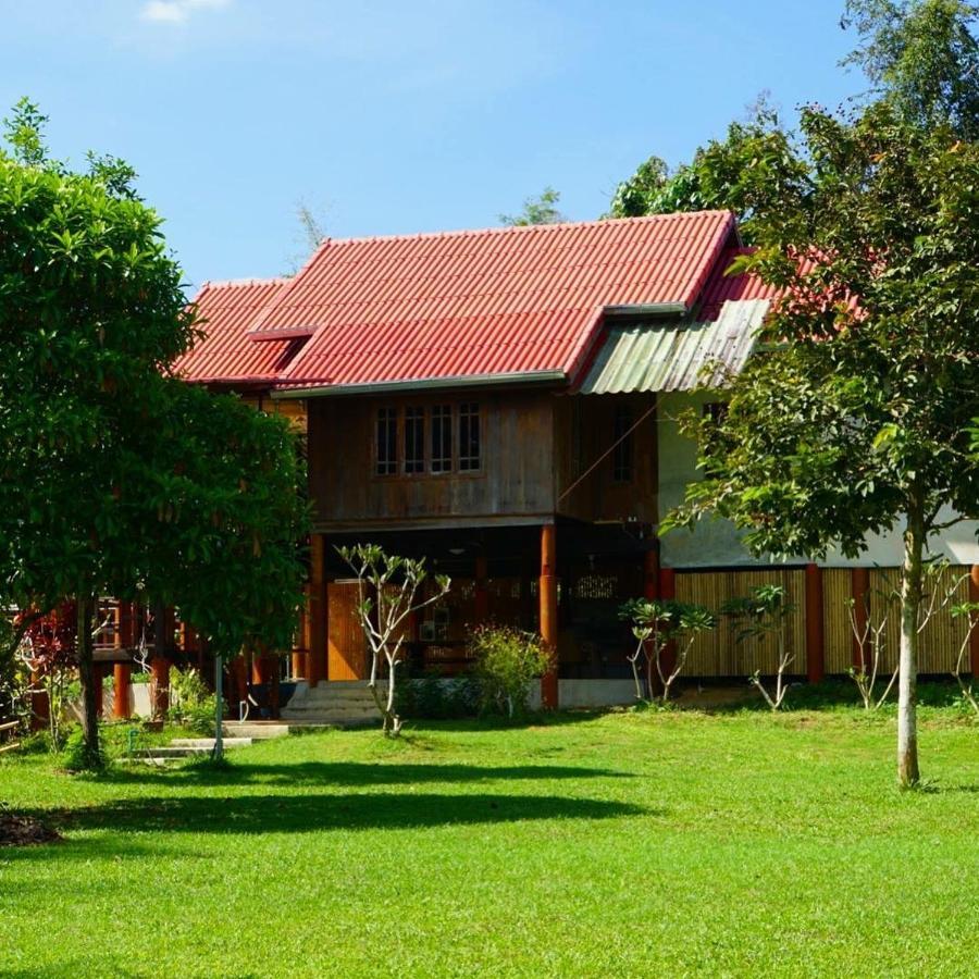 Baanrai Khunya บ้านไร่คุณย่า Sai Yok Exterior photo